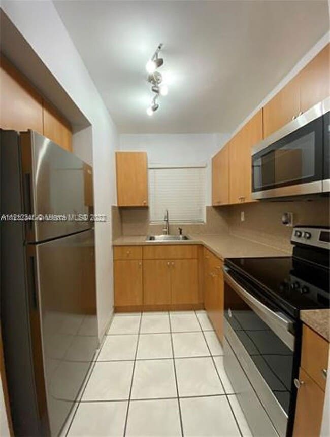 Building Photo - 140 Royal Palm Rd Unit 116 Rental