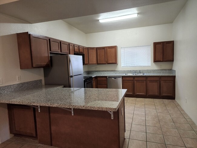 Photo - 738 E Elm St Unit #2