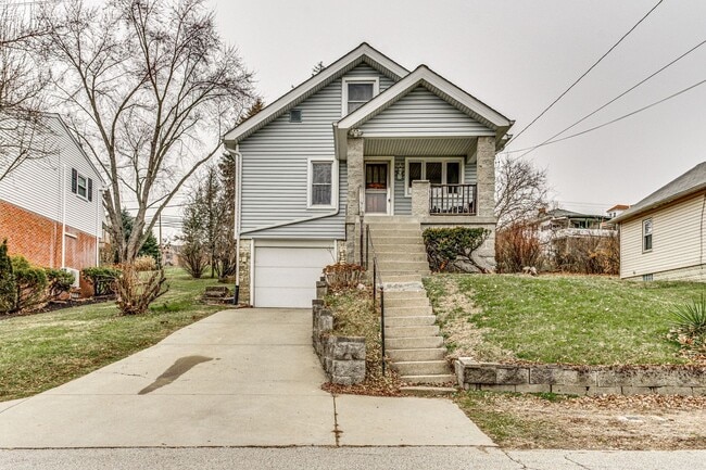 Building Photo - AVAILABLE JULY 1ST! BEAUTIFUL 3 bedroom / 1.5 bathroom house in KENNEDY TOWNSHIP!