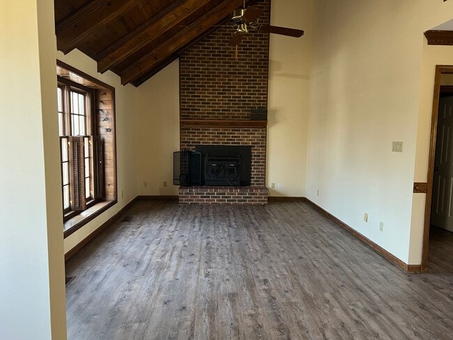 Photo - 300 Pleasants Dr