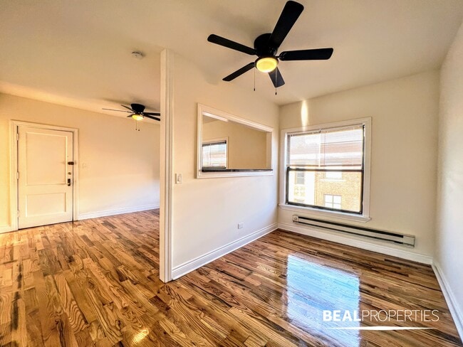 Building Photo - 825 W Waveland Ave Unit 1 bed Rental