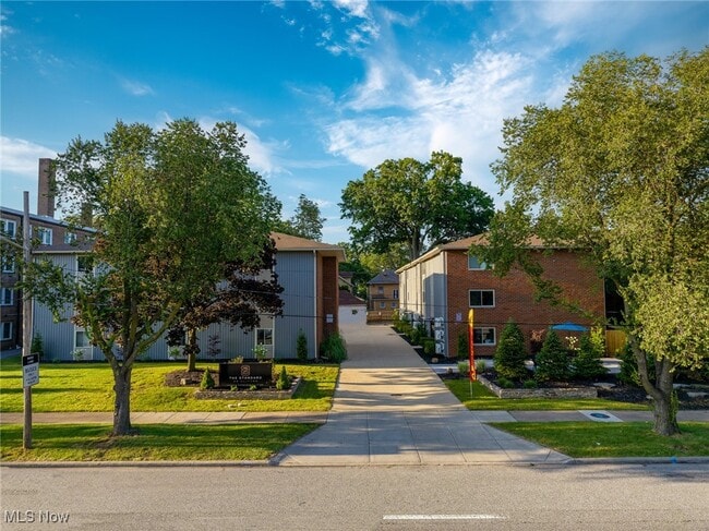 Building Photo - 10532 Clifton Blvd Unit 107 Rental