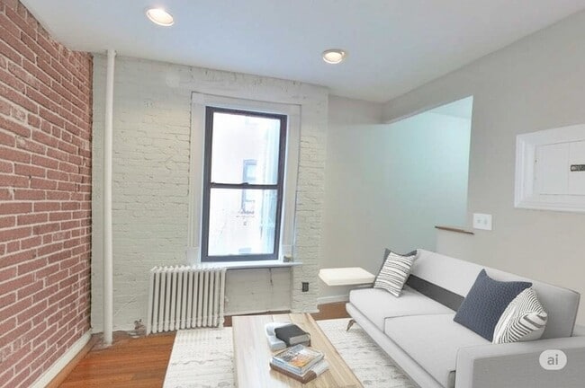 Building Photo - 416 E 13th St Rental