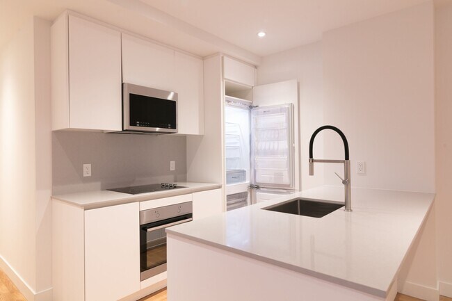 Photo - 3730 Chemin Queen Mary Unit 105