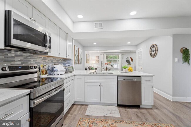 Photo - 205 Woodside Cir