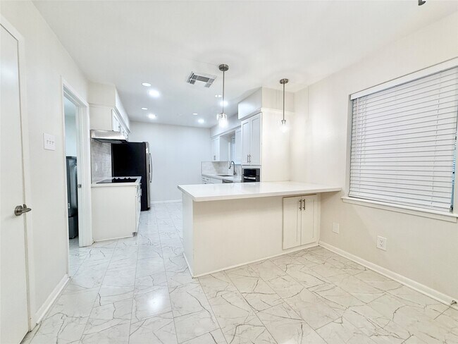 Photo - 5470 Ariel St