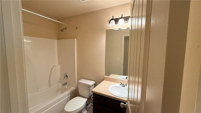 Photo - 333 Knelston Oak Dr NE