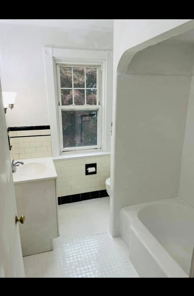 Photo - 139 Devonshire St Unidad 2nd Floor