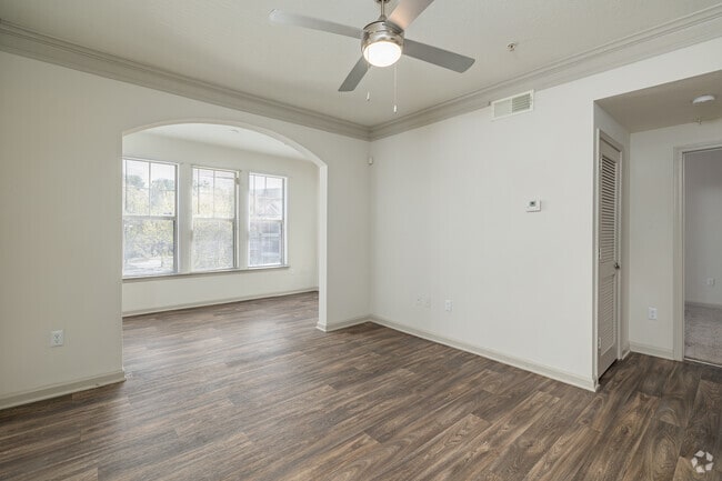 1BR, 1BA - 780SF - Living Room