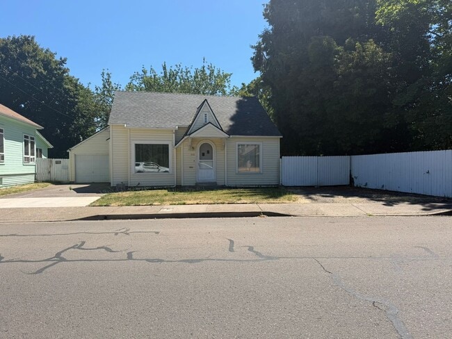 Photo - 330 E Grant St