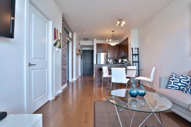 Photo - 18 Yorkville Ave Unit ID1022941P