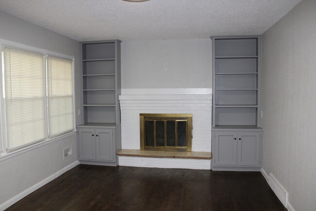 Photo - Spacious 5 Bedroom and 2 full bath home in...