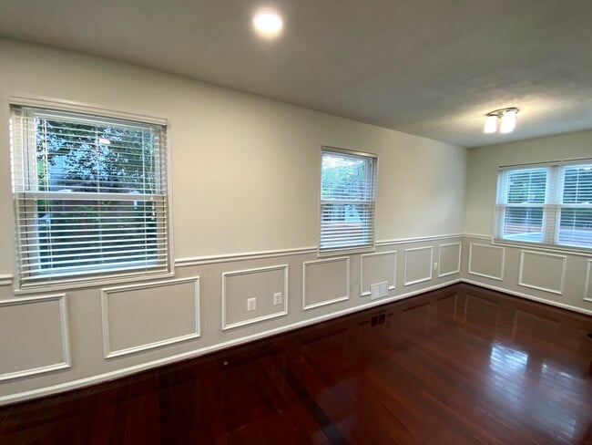 Primer piso - 5704 Fenwick Dr