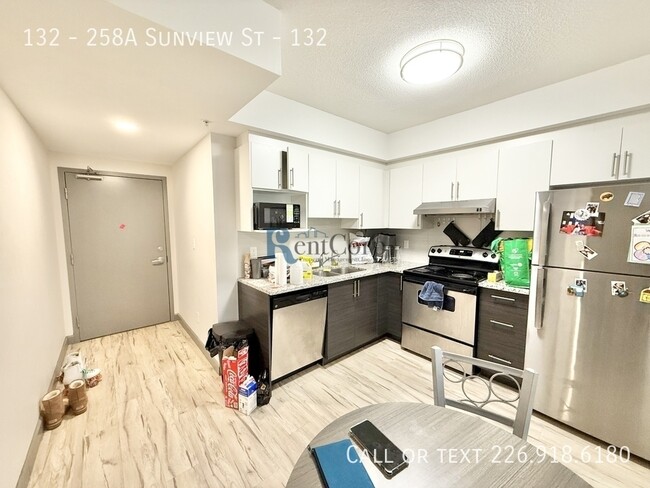 Photo - 258A-258A Sunview St