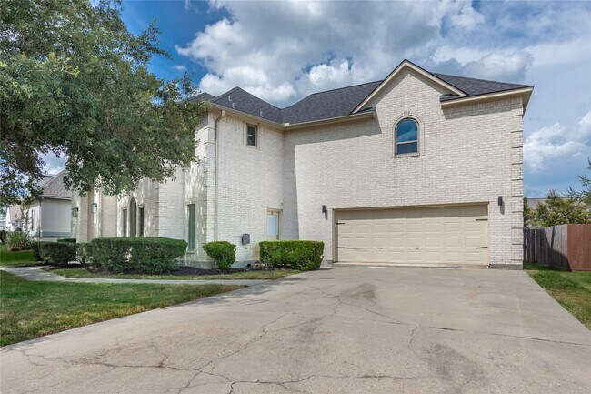 686 Edgewood Dr