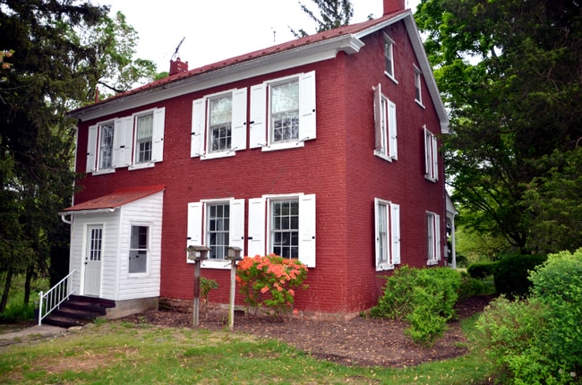 Photo - 27 Shartlesville Rd House
