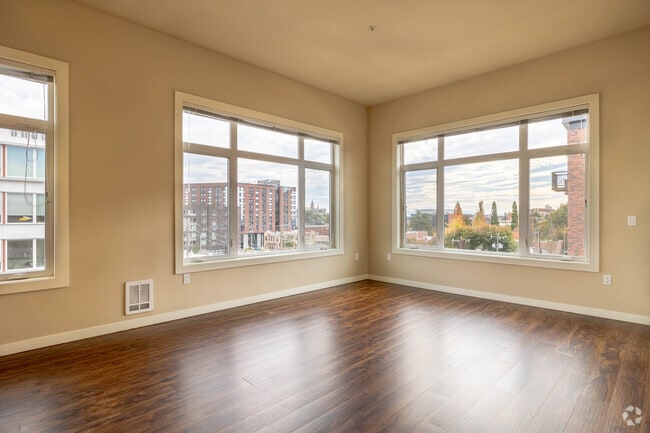 2BR, 2BA - 1,071SF