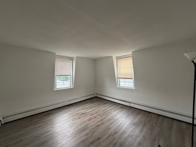 4 Park St Unit 3