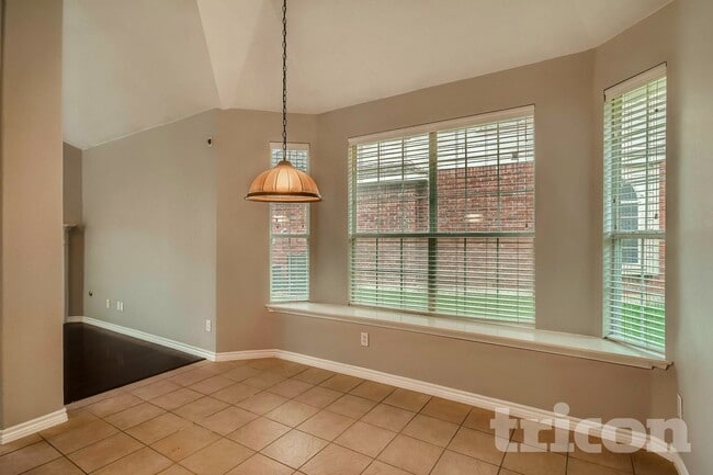 Photo - 2710 Hawthorne Dr