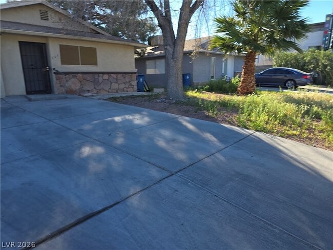 Building Photo - 427 S Tonopah Dr