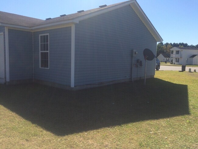 Photo - Beautiful Home with a Great Location In Town