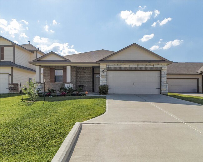 Photo - 2209 Cedar Vly Dr