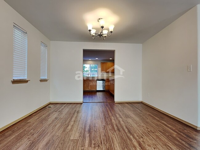 Photo - 809 Mac Ln SE