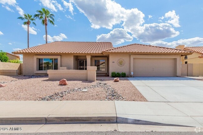 Building Photo - 2563 N Tamarisk St Rental