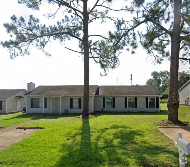 Building Photo - 304 Carriage Ln Unit B Rental