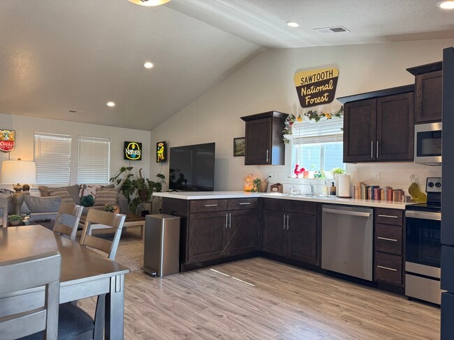 Photo - 1503 White Fish Lake St