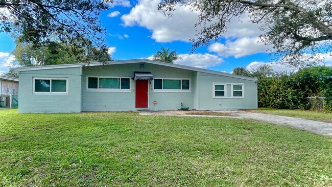 Building Photo - Completely Remodeled 3 BR  2 Bath Annual R... Rental