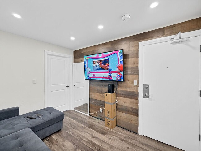 Photo - 33 Fairleigh Ave N Unit 2