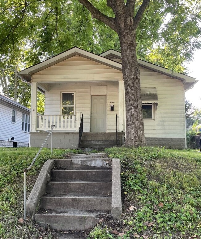Building Photo - Two bedroom house in Alton