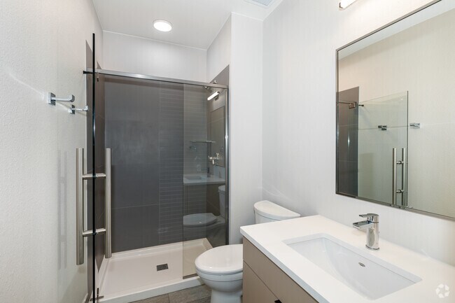 2BR, 1BA - 576SF - The Hitching Post Loft - Bathroom