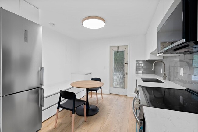 Photo - 241 NE 10th St