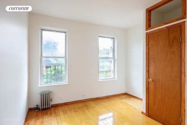 Building Photo - 257 W 12th St Rental