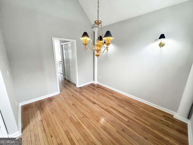 Photo - 2092 Drogheda Ln
