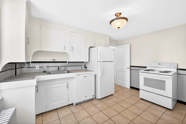 Photo - 180 Aqueduct Rd