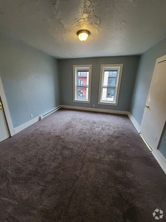 Building Photo - 19 E State St Rental