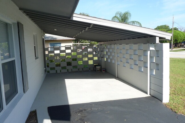 Photo - Rare 4-Bedroom Single-Family in Sky Lake close to Florida Mall