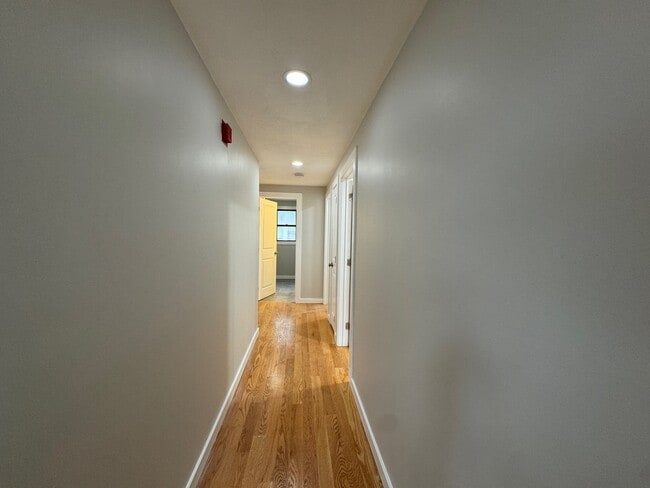 Building Photo - 41 Ashford St Unit 3 Rental
