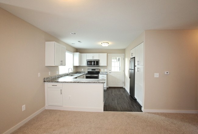 Modern Finishes Throughout - Stonebrooke Village Apartments