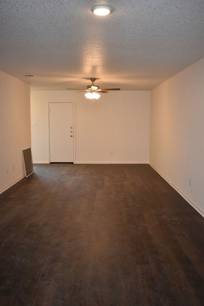 Photo - 504 S Juanita Dr Unidad B-STILL OCCUPIED BY RESIDENT