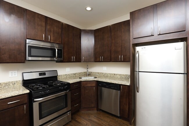 Photo - 2019 N Hoyne Ave Unit R3