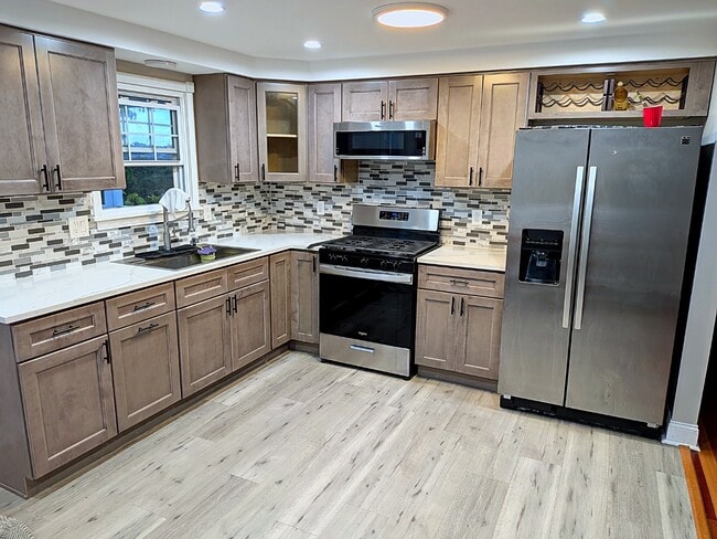 Luxury 3 Bedroom Split Level In Kennedy Township (Montour Schools)