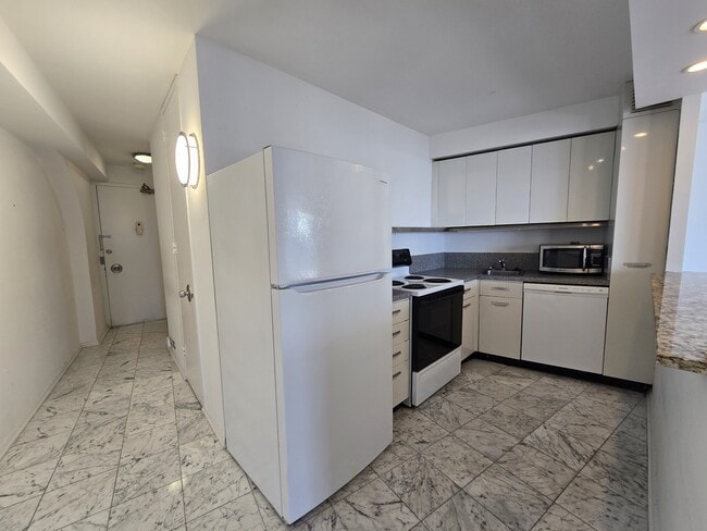 Photo - 300 N State St