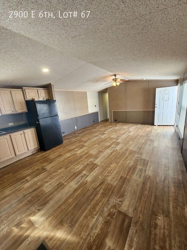 Photo - 2900 E 6th Ave