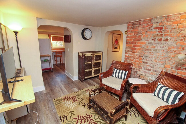 Photo - 147 E Chestnut St