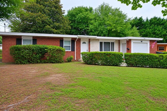 Building Photo - 3BR Home Near Belvedere Park with Bonus Flex Space, Garage & Convenient Access to Shopping, Schoo...