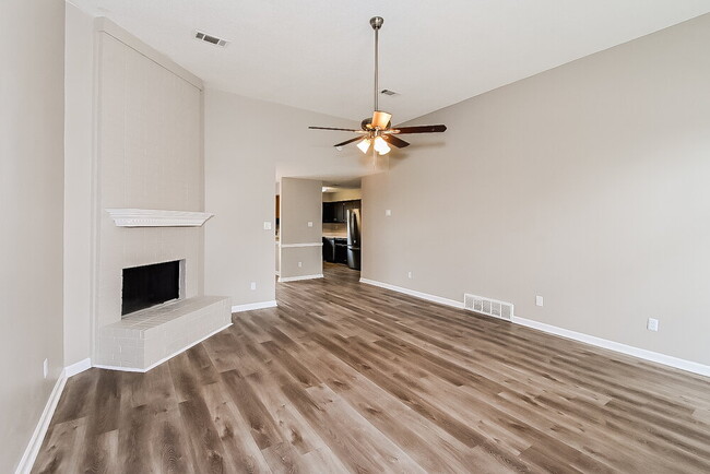 5493 Kindle Creek Dr
